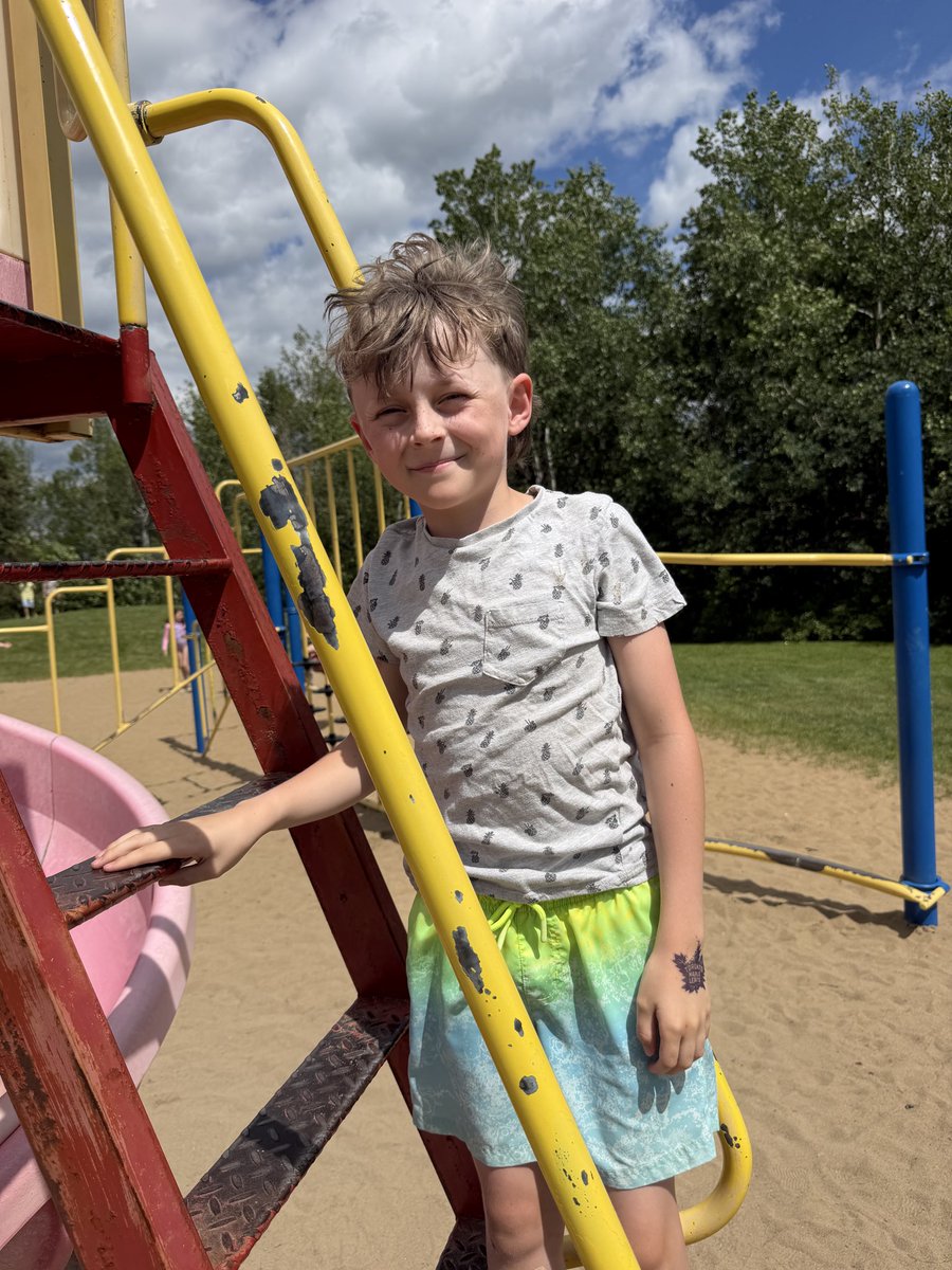 MsBurriOCSB's tweet photo. Second last day of Grade 3 = sunshine, smiles and one final splash pad adventure! βοΈπ¦ We soaked up the beautiful summer weather, made lasting memories and enjoyed every minute together. #BeOCSB @StClareOCSB https://t.co/0zq2Qbr7G4
