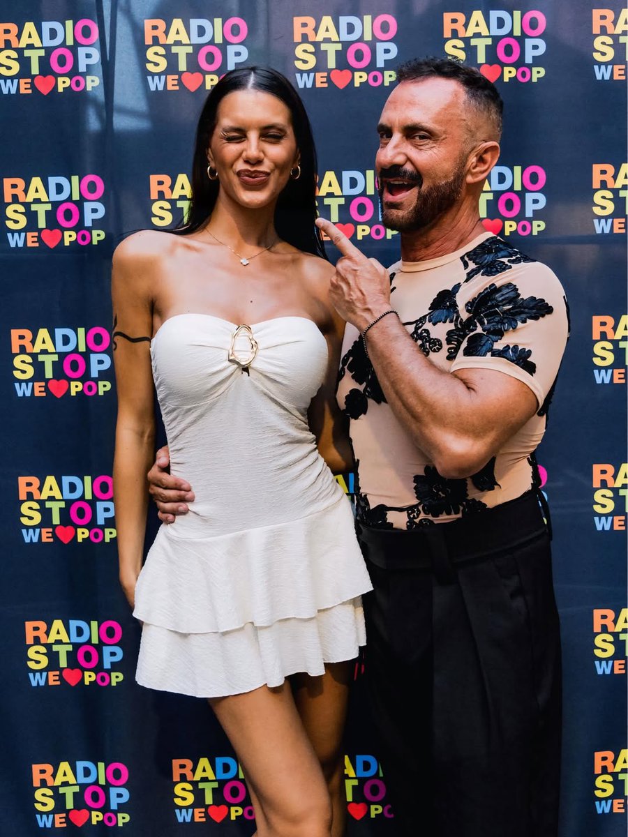 Gaiape10's tweet photo. che coppia di "matti" ♥️
#fiorde #radiostopfestival https://t.co/J9PTo1JE50