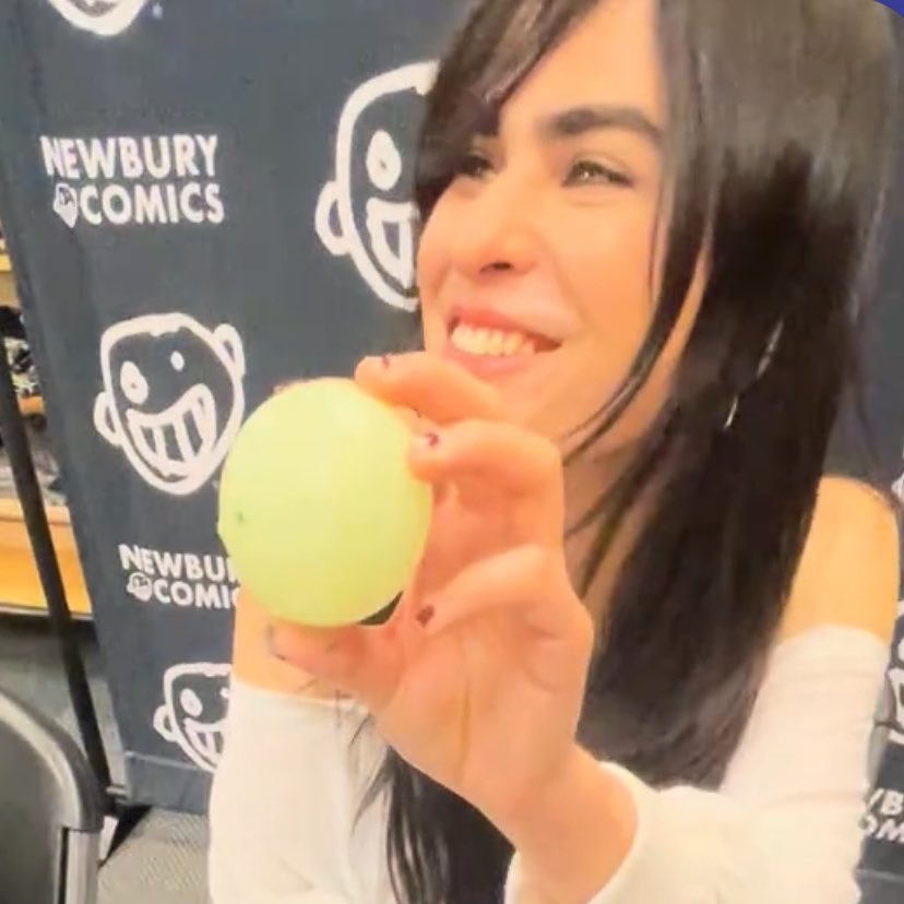 please Never stop showing ur beautiful Smile