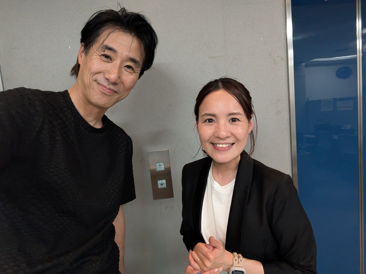 hide_ichi's tweet photo. 【6時からモーニングコミュニティ】
夜の帯番組「Time Tracks」のDJミルキーさんと遭遇！初対面！落ち着きと品のある素敵な方🎤
印象に残っている「初対面」は？
6時半クルマの豆知識。
選曲は気分で♪

hide@musicbird.co.jp
（写真添付は1枚まで）

#T_Tracks #モーコミ #musicbird #musicbird_fm https://t.co/tQhiGcTIu5