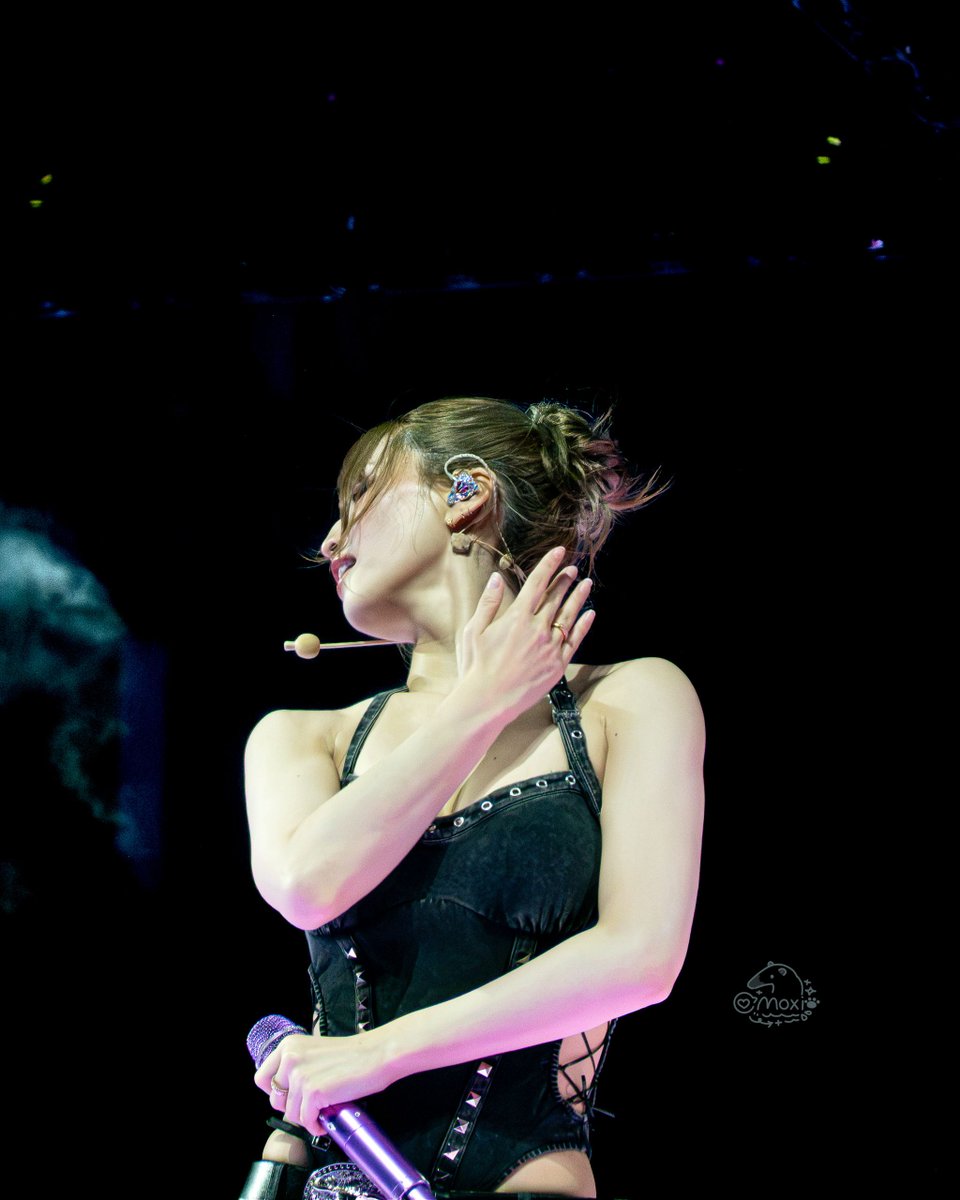 moxiraw's tweet photo. 260603 London 🇬🇧

💍

#TWICE #트와이스 #THISISFOR #TWICE_THISISFOR_WORLD_TOUR #TWICE_THISISFOR_WORLD_TOUR_IN_LONDON #MOMO #モモ #모모 https://t.co/7LHk2h2ccr