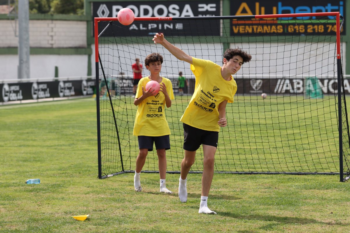 CoruxoFCoficial's tweet photo. ¡𝐐𝐮𝐞́ 𝐛𝐢𝐞𝐧 𝐬𝐞 𝐥𝐨 𝐞𝐬𝐭𝐚́𝐧 𝐩𝐚𝐬𝐚𝐧𝐝𝐨!
#Campus #CoruxoFC #ConcelloDeVigo https://t.co/mlMuAeRQqV