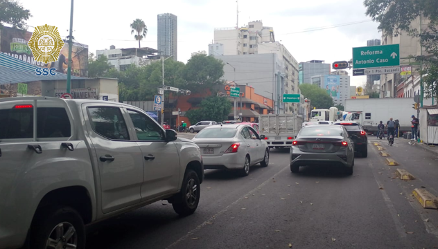 OVIALCDMX's tweet photo. 14:16 Carga al cruce con semáforos en Morelos de Balderas a Paseo de la Reforma. https://t.co/bCeTlMbxF1