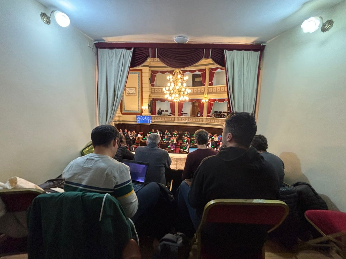 SiPreBo's tweet photo. ¡Recuperamos el palco de periodistas en el @Senado_BA!

Este miércoles en la sesión ordinaria nos reencontramos con el palco abierto para colegas acreditados y acreditadas. Celebramos este paso adelante en la defensa de la libertad de expresión y el derecho a la información. https://t.co/4LZaVoa4zj