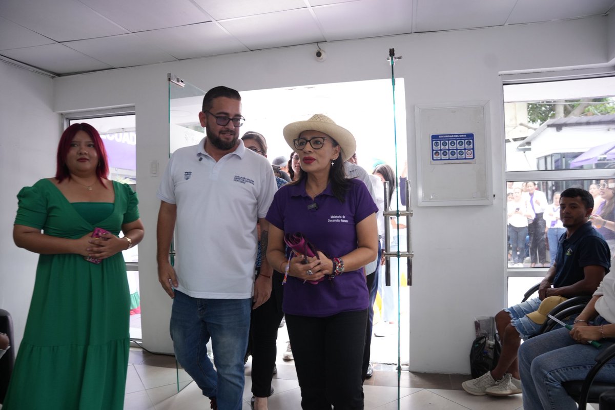 zaidarovira's tweet photo. Así terminó mi agenda, recorriendo el Espacio Integral Familiar “Los Manteños”, una infraestructura recuperada y fortalecida para brindar más oportunidades y mejores servicios a la comunidad. 🫂

Aquí convergen la atención social, el apoyo a la primera infancia, los espacios de capacitación, la inclusión económica y el impulso a los emprendedores en los hubs de emprendimiento.

Cada espacio recuperado representa una oportunidad para transformar vidas y seguir construyendo comunidades más fuertes y con más oportunidades para todos. 💜

@DanielNoboaOk 
@DHumanoEc
