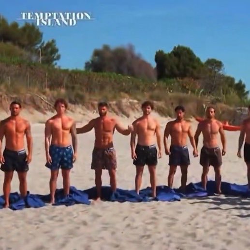 frabiziovalerio's tweet photo. percepitemi così: 👀 #TemptationIsland https://t.co/dHrrE4hl76