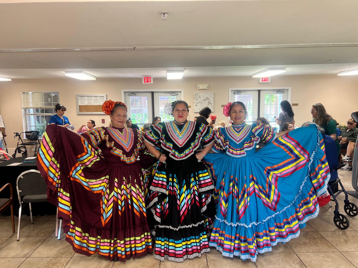 ConsulMexHou's tweet photo. y servicios de interés a la comunidad mexicana residente en la zona.
Durante el evento se desarrollaron diversas actividades recreativas, culturales y de salud, destacando la presentación artística del grupo de baile folclórico La Aventura de Amor de Blanquita...🧵 https://t.co/fZPeoAjCWI