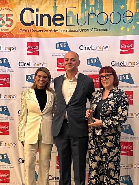 RentrakGlobal's tweet photo. A great moment at #CineEurope! 🎬

#Rentrak presented the Rentrak European Box Office Achievement Award to The Walt Disney Company for Avatar: Fire and Ash

Lucy Jones, Executive Director UK & Ireland, Italy, Middle East & Africa at Rentrak, presented the award, accepted by Nick Rush, Head of Walt Disney Studio Theatrical Distribution EMEA.

Congratulations to the Disney team! #CineEurope #Rentrak #BoxOffice @DisneyStudios @20thcentury