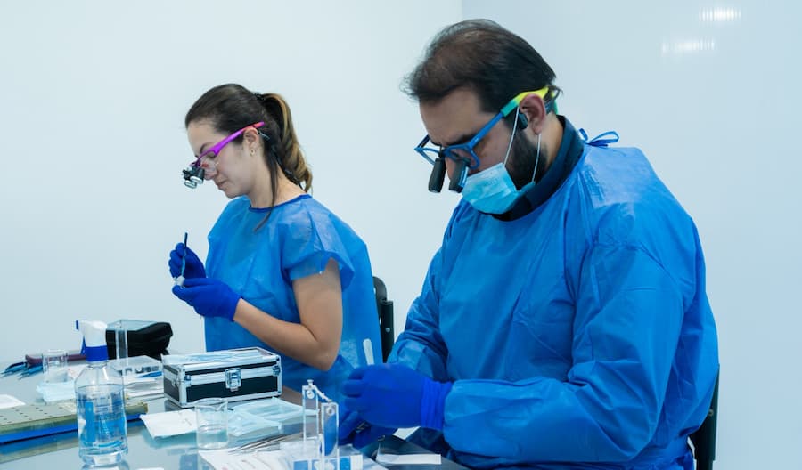 AnalisisUrbano's tweet photo. #Medellín #Biotecnología |
Se trata de un neurotubo bioabsorbible implantable, desarrollado por las empresas INBIOs Biotechnology y Biotriskel, que busca favorecer la regeneración de nervios dañados y reducir la necesidad de recurrir a injertos obtenidos del propio paciente, uno de los procedimientos más utilizados actualmente para reparar este tipo de lesiones.
https://t.co/hmK8zdGzfF