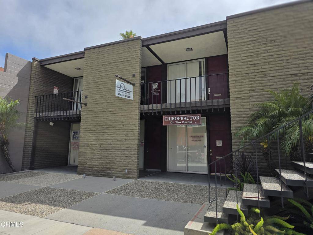 Kwallis2REALTOR's tweet photo. Opportunity knocks in Downtown Oxnard! 🛎️

228 S A ST is a standout 4-suite office building &amp; concrete parking lot adds big value, and multi-tenant options mean extra income potential. 
 https://t.co/zhBgRheEYl

#InvestInOxnard #OfficeSpace #DowntownOxnard https://t.co/T8SP80kQne