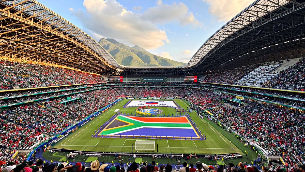 footyxtraHQ's tweet photo. This stadium on a clear day >>> https://t.co/2SaerMELy7