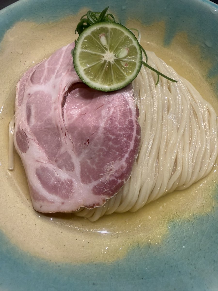 katoken0001's tweet photo. 武蔵小山に新しくできた
Tsukemen Back to Backさんへ🍜
特別な日に食べるような、贅沢なつけ麺でした✨
つけ麺ももちろん美味しかったのですが、個人的には
炙りマヨチャーシュー丼が大ヒット！
お酒を飲んだ後に行ってしまったので
次は完全シラフの状態で、違うスープも楽しんでみたいと思います😋 https://t.co/OBzm8pvCrJ