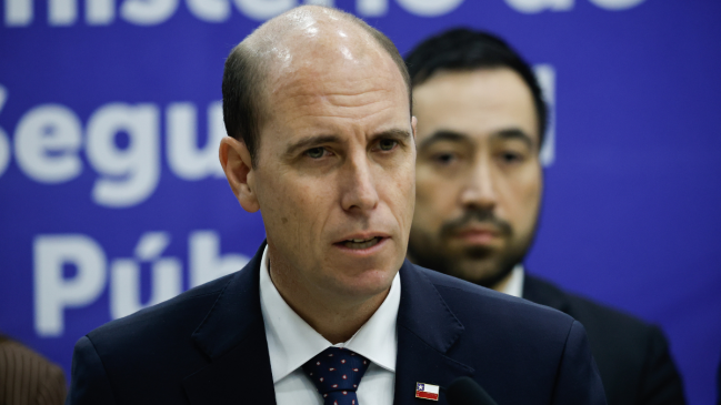 Cooperativa's tweet photo. Ministro Arrau negó "relación de amistad o cercanía" con automovilista que manejó a 264 km/hr https://t.co/dgOTYLXLXq https://t.co/RSvB7yNy6u
