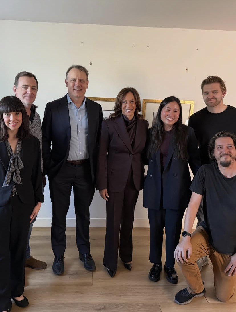 archivekamala's tweet photo. Behind-the-scenes picture of Vice President @KamalaHarris’ appearance in Netflix’s new documentary series, “The American Experiment”.

📸: itscheyennetan https://t.co/nHa7E1sq1D