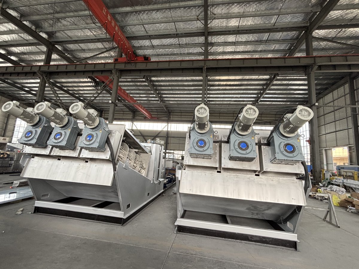 filtrationchina's tweet photo. 🇺🇸 Real Case | 403 Sludge Dewatering Presses for US Poultry Waste Recycling

Tired of clogging and downtime with 24/7 oily DAF sludge? We solved it.
✨ Full case details: https://t.co/hN4yv3uFkA https://t.co/Y2GkQnGcSB