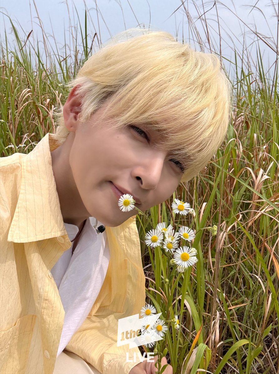 1theK's tweet photo. #려욱 셀카 보니까 그냥 이대로 손잡고 도망치고 싶다.. 🗺️🌼
종착지는 당연히 #야외녹음실 인 걸로.. 💘
#RYEOWOOK #Runaway @SJofficial 

#Beyond_the_Studio 👉 https://t.co/hyuuJk5BV6 https://t.co/vEIzrODgtS