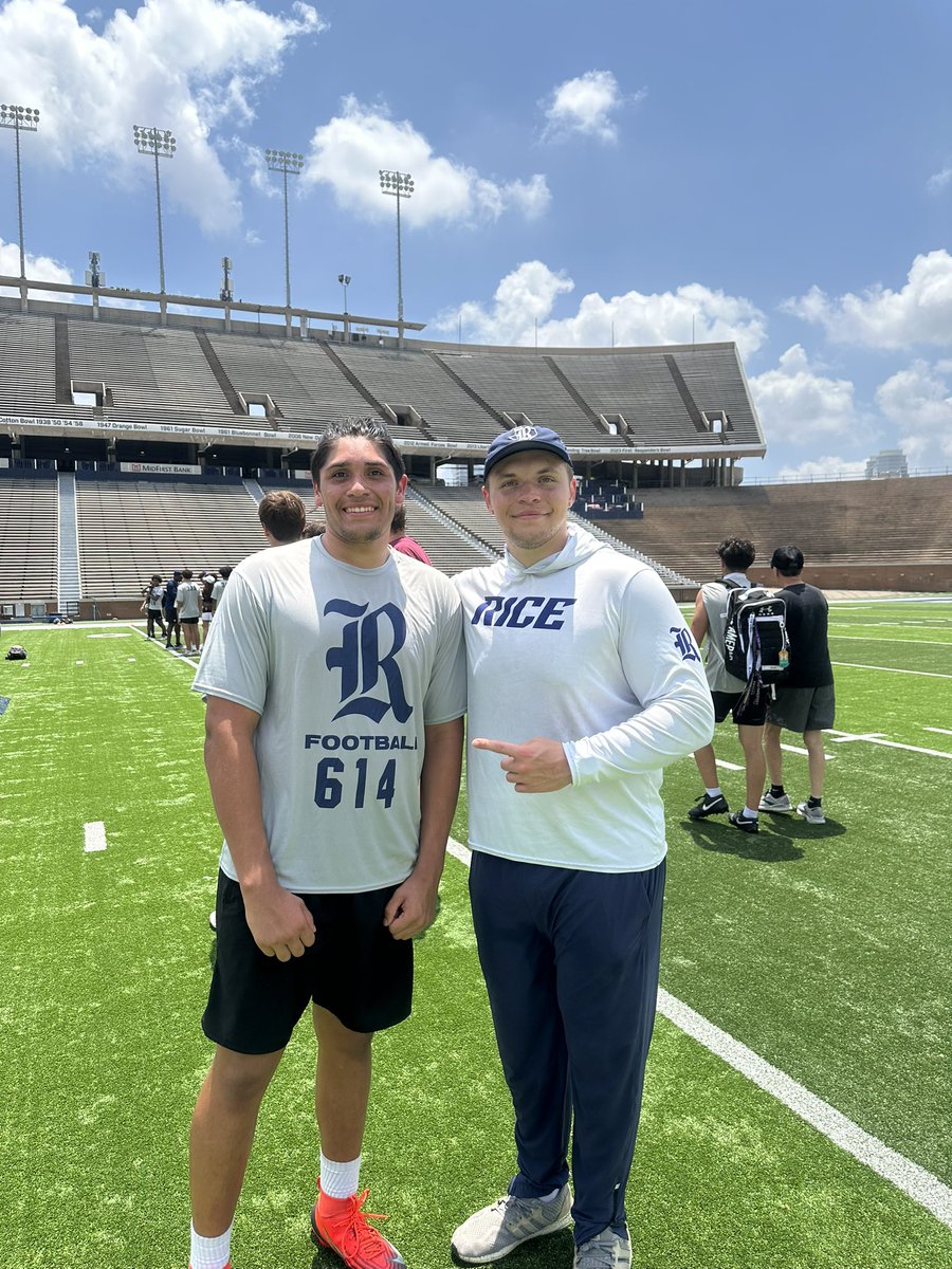 CrisMoore28's tweet photo. Had a great time learning and competing at @RiceFootball camp!! 
Thank you @WayneLineburg and @izeyafloyd for the coaching and helping me get better at the game of football!!!
#AGTG
@CoachKRHarrison @dodie4nic  @SC_BulldogFB @CoachJThomas79 @respinosa1138 https://t.co/aqNpmkoBDZ