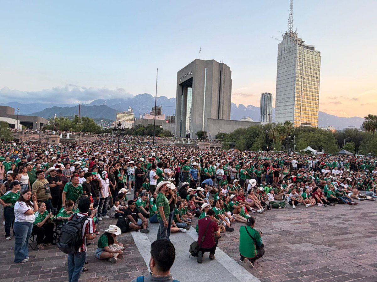 SancadillaNorte's tweet photo. El Fan Fest de la Macroplaza de Monterrey.

Foto: Lorena Corpus https://t.co/XwvJkr2m2W