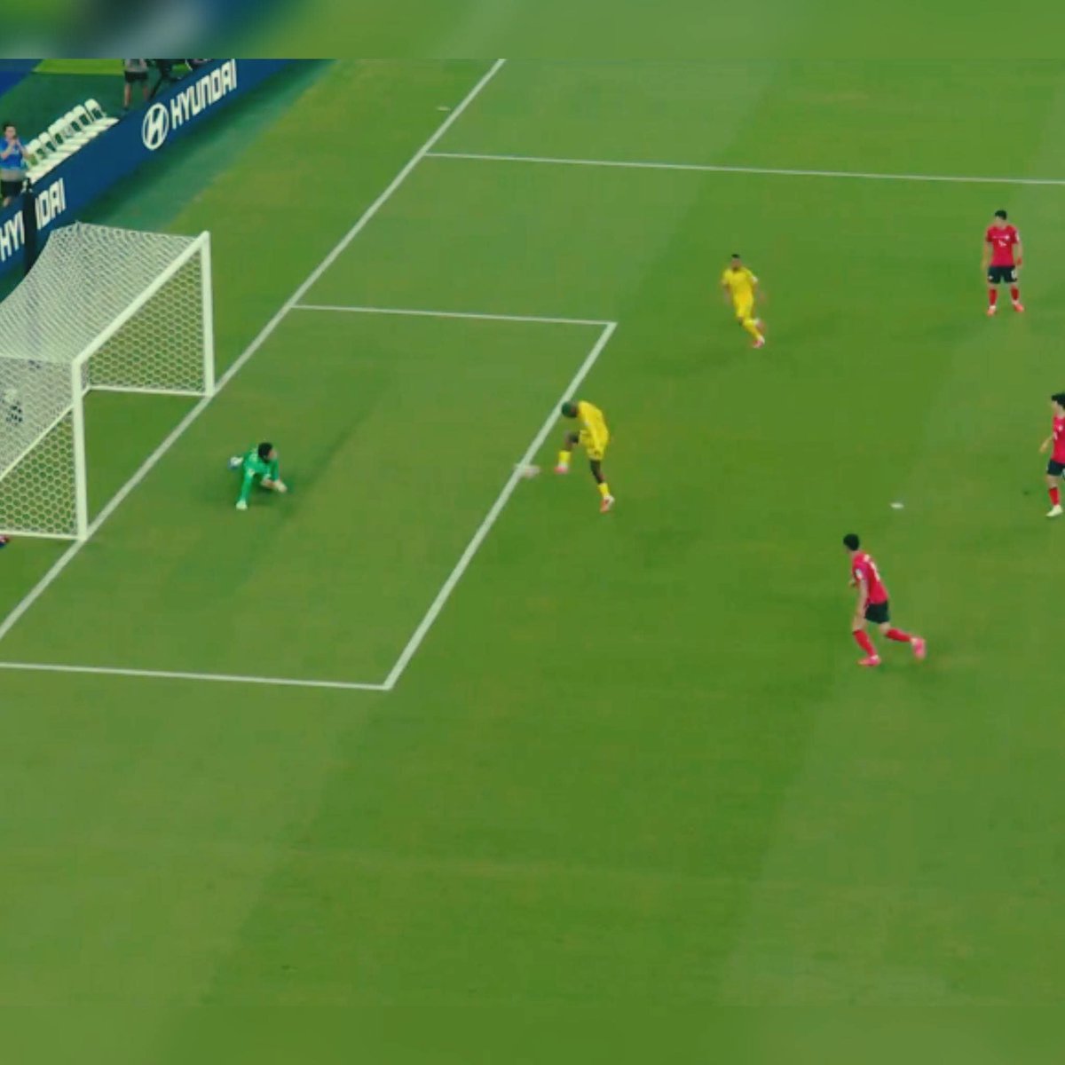 miah_donpablo's tweet photo. How do we explain to our kids that Makgopa missed from here. 👀 #fifaworlcup2026 #bafanabafana #kaofela https://t.co/PqB6WgsgnF