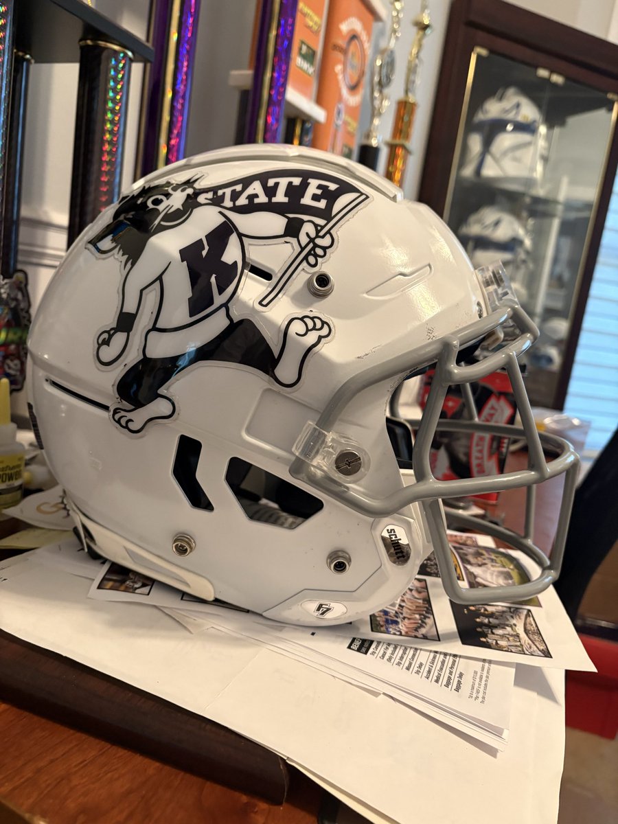 AggsonEric's tweet photo. @spedbraet hello!!
I know this is a long shot but was wondering if there is any way I can purchase a KSU football chin strap and face shield? I actually have a former players helmet and would love to complete it and display it. The helmet used to be Max Marsh’s. https://t.co/pzvl11J4dd