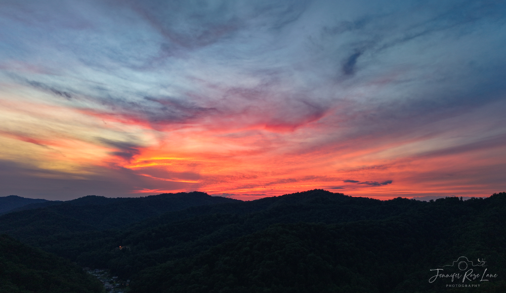 Jens_Starry_Sky's tweet photo. The firmament sheweth His handywork 😍Pretty sky this evening! 🥰 #sunsets #WVsunsets #AlwaysLookingUp @StormHour @SpencerWeather @WSAZBrandon @GaudetWeather https://t.co/rKGZce1CSt