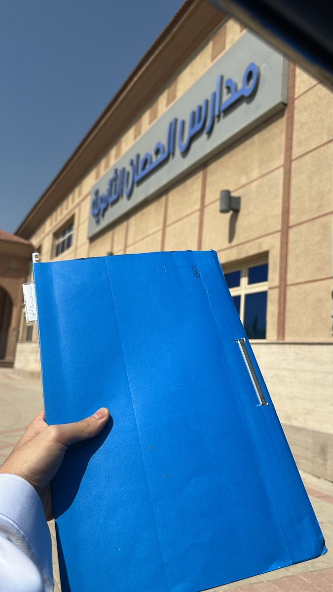bnsm07's tweet photo. هذي ضريبة انك تسمع كلام المدرسة يوم تخسف فيك ويقولون عادي اهم شيء ركز عالقدرات والتحصيلي ، درجة القدرات اعلى من معدل المدرسة 🤝 https://t.co/bKEi2EBzsb