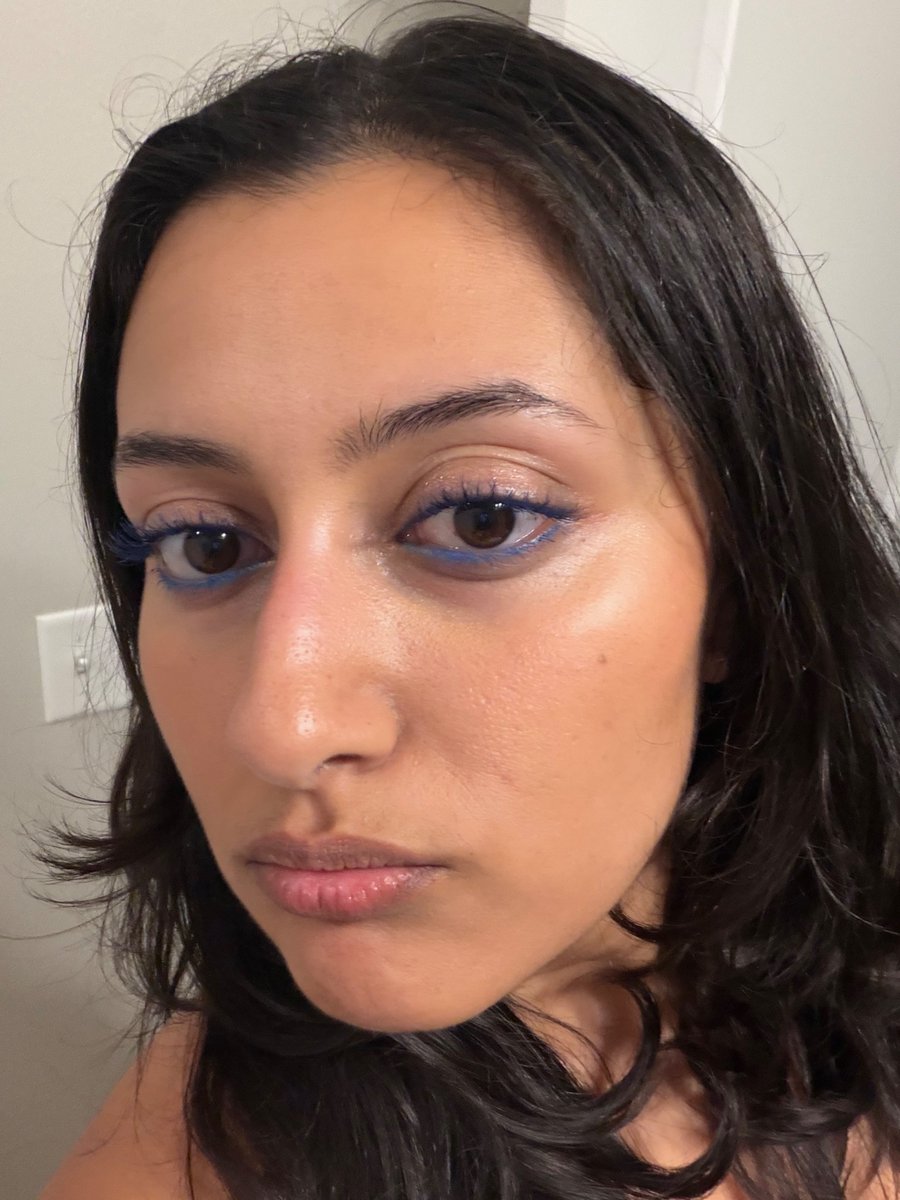 aruistired's tweet photo. blue liner blue mascara 
green eyeshadow green mascara 
👁️👁️ https://t.co/4GrcH1SW0w