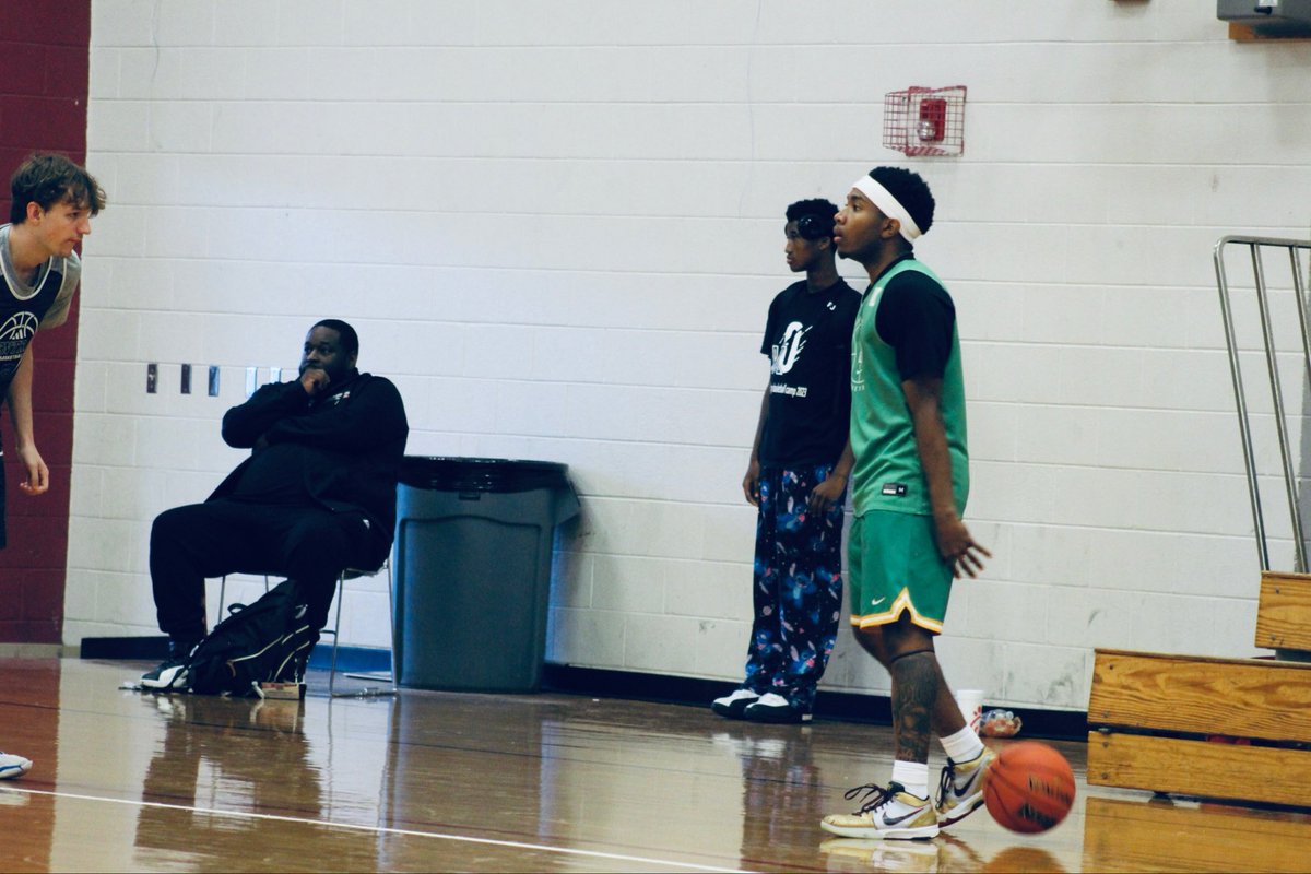 BCHS_MBB's tweet photo. #FreedTeamCamp🏀 @fhubasketball
#TDQ🐅
#FAMILY💚
1-2 https://t.co/Cg39QbRrTr