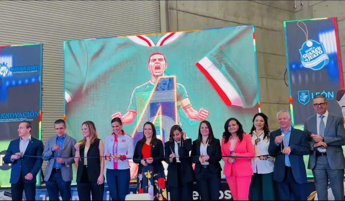 IselaRamirezRev's tweet photo. ExpoPYME Bajio, un encuentro en donde se reúnen, micro, pequeñas y media as empresas, generando #econimia, empleos y bienestar a las familias. #IselaRamirez @AMEXME_Leon @gobgente @municipio_leon https://t.co/lC13FLLyWm