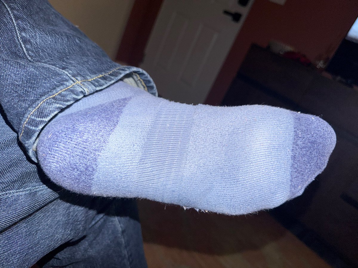 BaoDownBoy's tweet photo. Be a good sock licker https://t.co/vcLJvpapWf