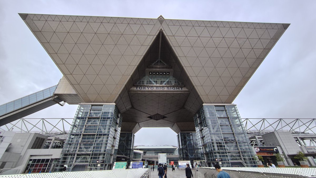 koohacreate's tweet photo. おはようございます。
小雨の　#東京ビッグサイト です。

展示会2日目。
今日もたくさんの方とお会いできるのを
楽しみにしております♪

ブース　東ホール　L10-33

#高波クリエイト
#企業公式
#ISOT
#国際文具・紙製品展 https://t.co/5v59n9OTlP