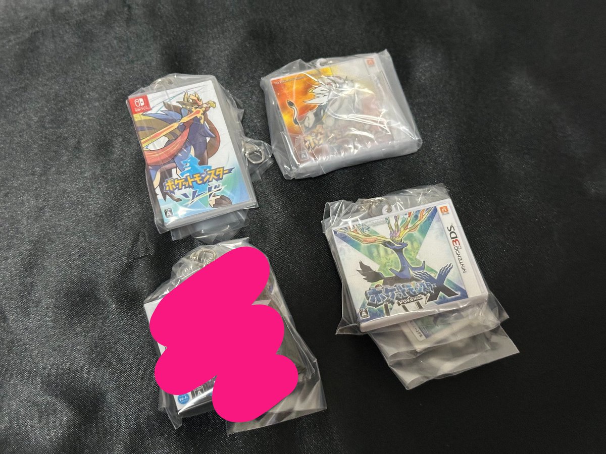 tl39i's tweet photo. 【交換】ポケモン パッケージ＆ゲームカード キーホルダーコレクション  カセット

譲 : X、サン、ソード
求 : バイオレット、ZA

郵送もしくは千葉駅手渡し

お気軽にお声掛けください。
よろしくお願いいたします。 https://t.co/gIN8FdizzX