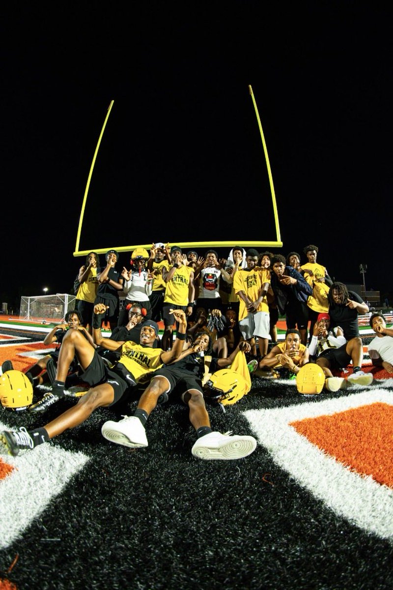RyanINichols's tweet photo. Had a wonderful 7on7 at Webster Grove with my teammates and the other teams that participated 💪🏾 
#FootballCommunity #Hardwork #WebsterGrove #teamwork https://t.co/sEefwhamTh