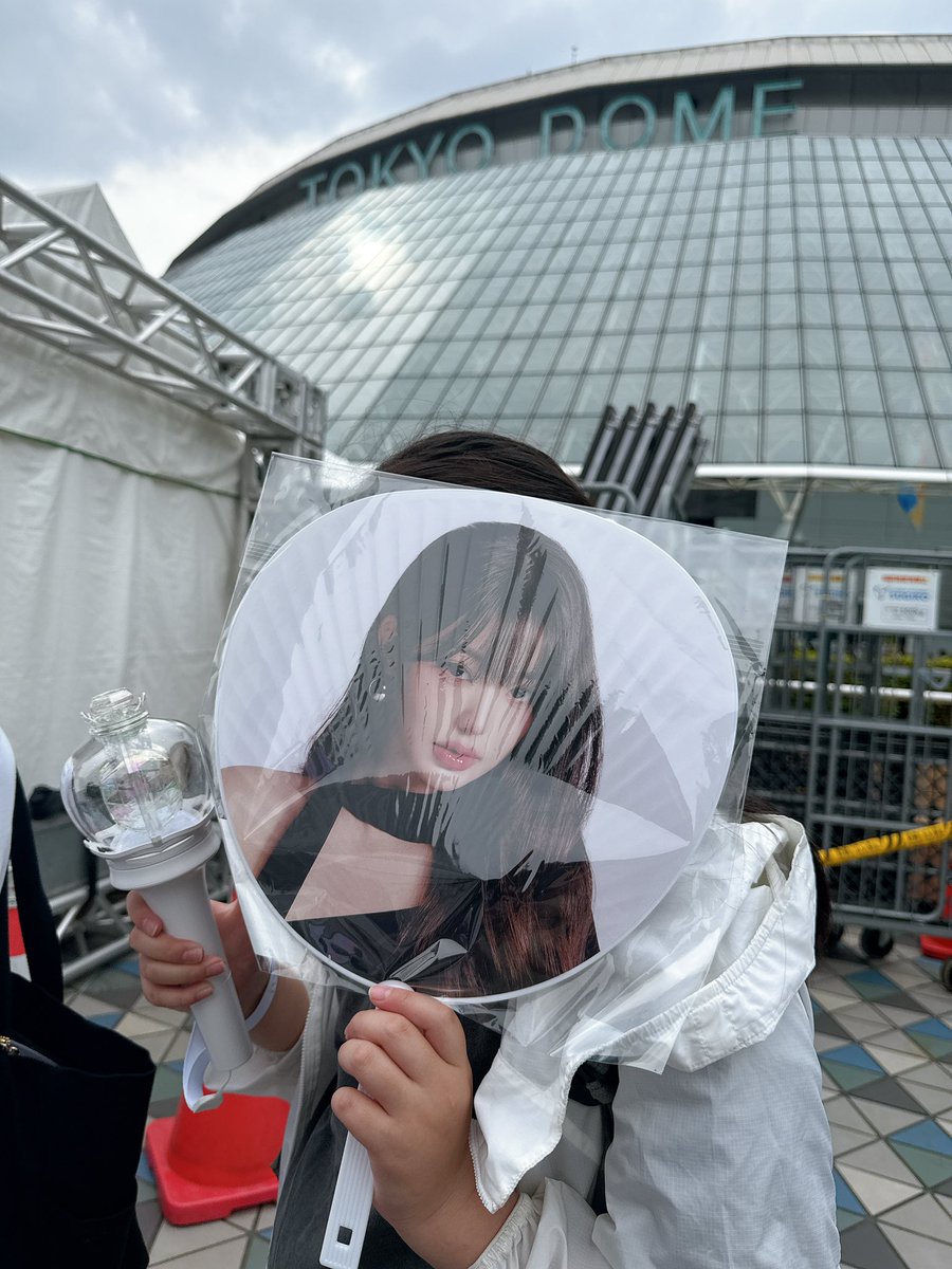mitsuki_7777's tweet photo. 娘とIVEちゃんのLIVEに行きました✨

ウォニョンちゃんに憧れている娘はキラキラした目でLIVEを楽しんでいて、私はその娘を見るのを楽しみました笑

娘孝行できたかなぁー🌹

IVEはウォニョンちゃんだけでなく、本当に全員AIじゃないのかなって思うくらい可愛いの。 https://t.co/vUdLX5rvKo