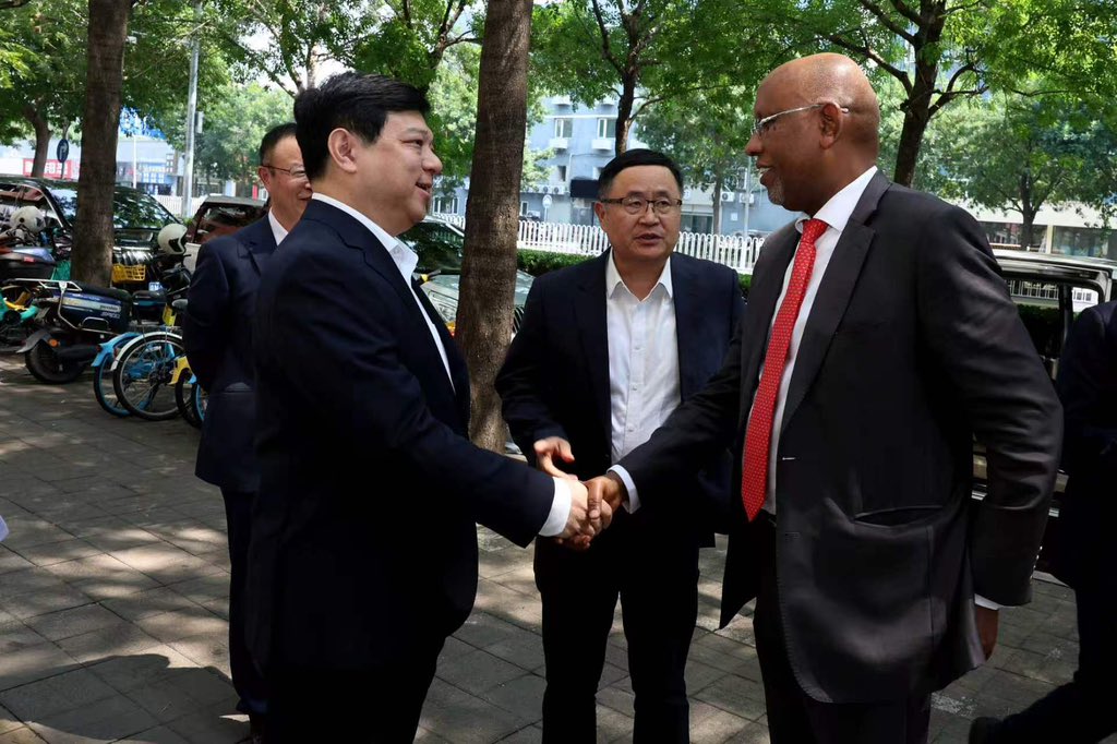 Ilyasdawaleh's tweet photo. Exceptional engagement with leaders of Chinese industrial champions representing well in excess US billions in corporate assets, including #Sinochem #Windey #HuasaiEnergy #ChinaUniData #HXPT, among many others. 
A great day to Djibouti, as we foresee great future of Djibouti’s structural transformation. 
Building a greener, more industrial and prosperous future for Djibouti. 
My heartfelt thanks to my longstanding friend, Dr. Hu Yanghua, for his unwavering confidence in Djibouti and his leadership in bringing together this exceptional consortium.
🇩🇯🤝🇨🇳