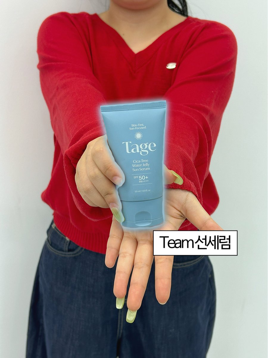 tage_kr's tweet photo. [RT이벤트]

테이지 내부 경기 중계 드갑니다⚽
Team선세럼 vs Team선픽서

⚽️선세럼팀: 이 정도로 산뜻 촉촉 순한 선크림?
이건 진짜 대박이다

⚽️선픽서팀: 자외선 차단+메이크업 픽싱?
이건 그냥 혁명이다

여러분은 뭐가 더 써보고 싶으신지
댓글로 제품(선픽서/선세럼) 남겨주시면
3분께 고르신 제품을 보내드립니다☀️

참여방법: RT+@tage_kr 팔로우+댓글
당발: 6/29(월)