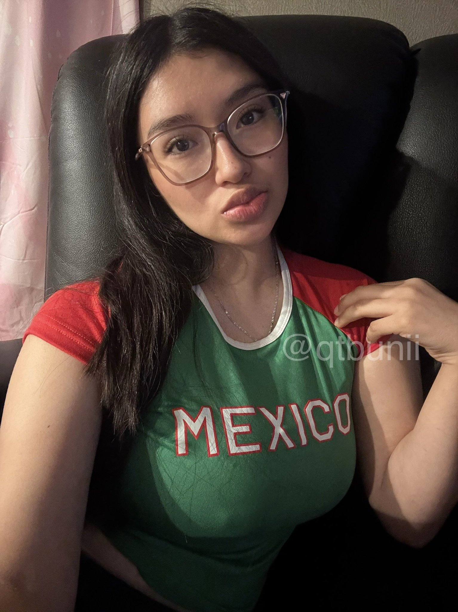 kiss ur fav mexican today (me) https://t.co/utiJqr9U6p