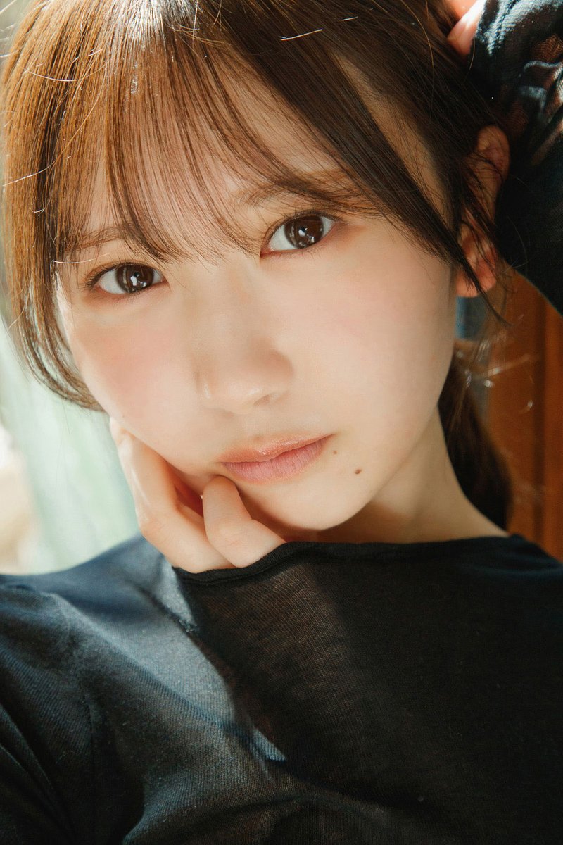 oricon's tweet photo. 日向坂46藤嶌果歩、"きゅるん"な瞳で悩殺💘
初写真集の新たな解禁カット
⠀
📸いつものかほりんとのギャップ激しい
大人びた美しさ放つ
https://t.co/GutaxIX411
⠀
📸ほか解禁済カット【全30枚】
https://t.co/7vqYgQayUf https://t.co/I5cH1SdKkS