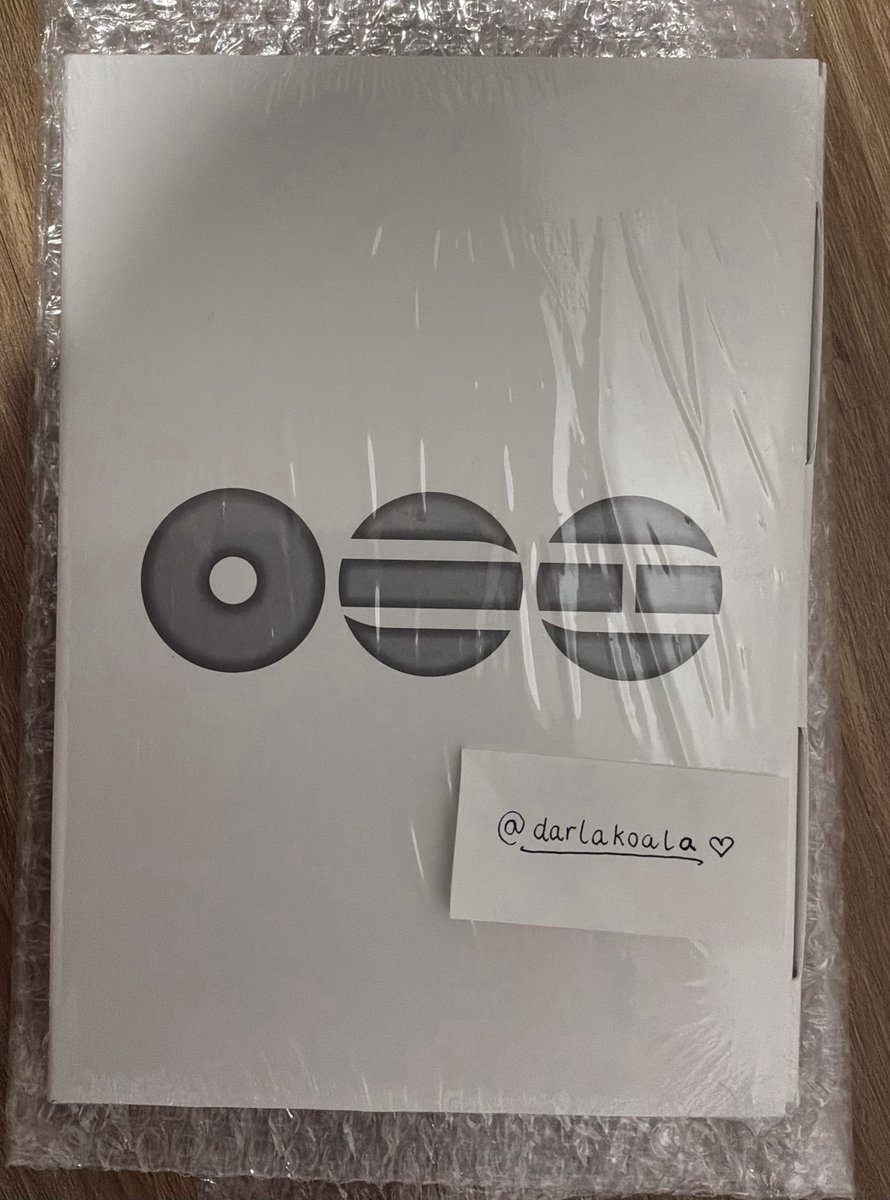 darlakoala's tweet photo. 💜✨BTS ALBUM WW GIVEAWAY✨💜

♡ Prize: 1 SEALED Arirang Album: Living Legends version [🇰🇷 KR region, counts to Hanteo Chart~]
♡ 1 winner
♡ rt 🔁 + like ♥️ to enter
♡ mbf / followers only 🫂 
♡ reply with country + ur fave bts pic
• extra entry = come over streaming proof (screenshot w/ ur handle @ ✅)
• T&Cs: - Winner only: please send photo proof + tag me once you get your album! This will ensure I can do more GAs 💜
• no PO BOX addresses please 🙏 
• I WILL cover shipping but NOT customs tax (if any)

♡ worldwide | ends July 2 11AM KST