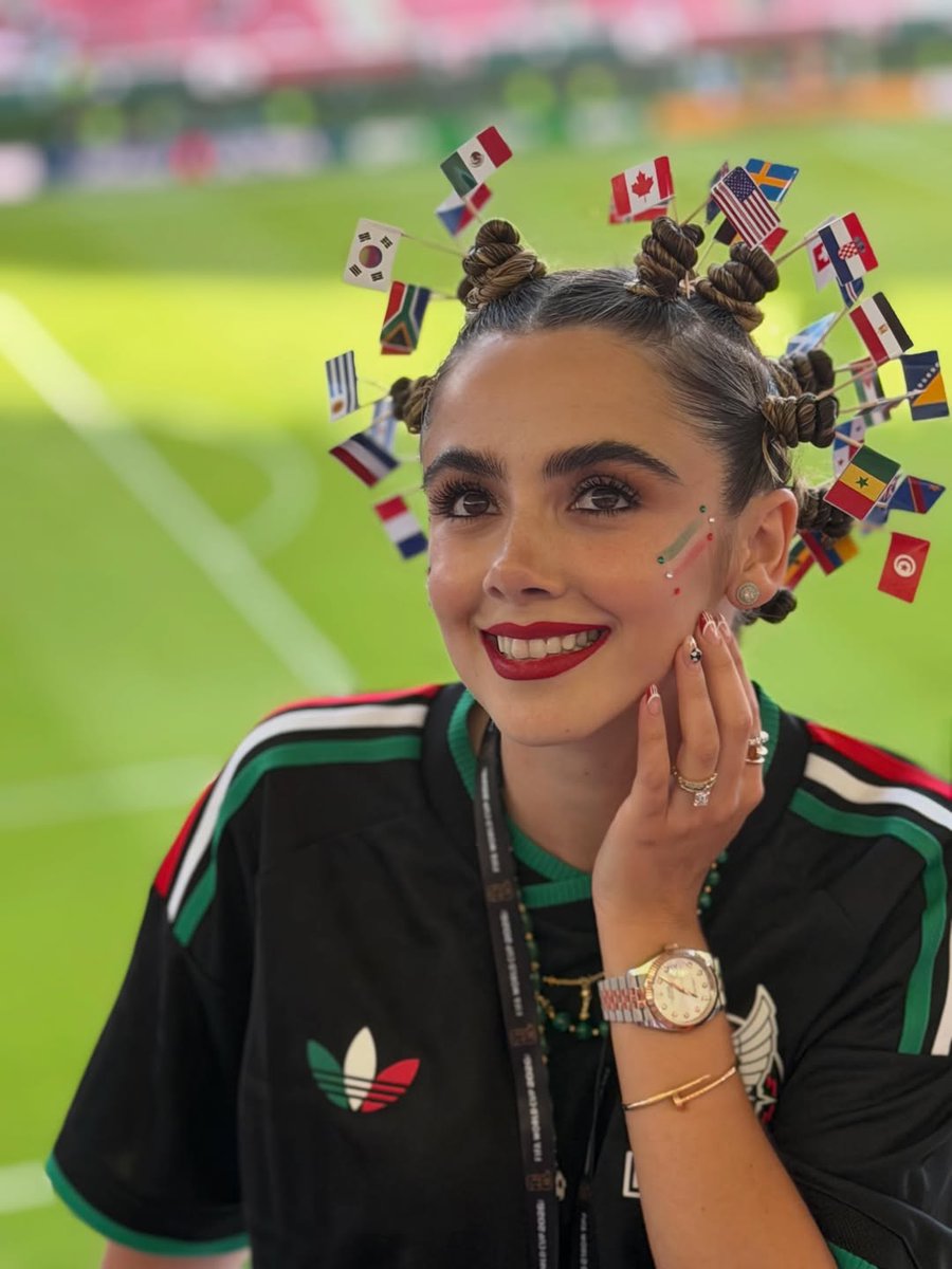 CasmirDani95888's tweet photo. Mexican ladies 🇲🇽 at the world cup https://t.co/oRFMTHRVeC