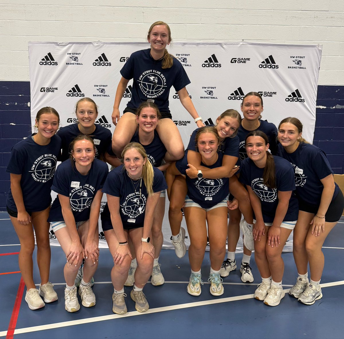 BlueDevilsWBB's tweet photo. June Camps: ✅

Johnny was filled with energy these past few days!!! We loved getting to work with all of these future Blue Devils!! 😈💙

HUGE shoutout to our coaches!!! You all are what makes camp the best!! 🫶🏻

SEE YOU IN AUGUST for Elite Camp II &amp; Blue Devils Skills Camp!! 🤩 https://t.co/wRAUxiDJRo