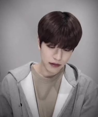 pickashoeKSM's tweet photo. Extra credits 
- part 2/5 

seungmin looks like that during the first tutoring sesh :3 

https://t.co/hxD16Sdcm8 https://t.co/EVCZVrnj3L