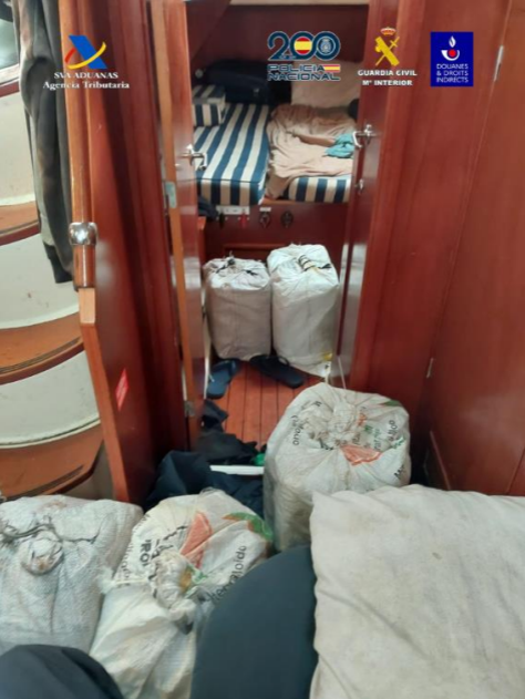 jiatfs's tweet photo. 🤝 GLOBAL PARTNERSHIP IN ACTION: Major Narcotics Seizure in the Atlantic 🤝

465kg of cocaine seized from the sailing vessel "OCEAN" in the Atlantic! 

After weeks of tracking by @jiatfs, Maritime Intelligence Fusion Center Atlantic, @DEAHQ & global partners, French & Spanish authorities stopped the shipment near the Canary Islands.

🤝 Unmatched Global Partnerships:
This interdiction wouldn't have been possible without the seamless coordination between:
🇺🇸 Joint Interagency Taskforce South (JIATF-S)
🇺🇸 Drug Enforcement Administration (DEA)
🇺🇸 Maritime Intelligence Fusion Center Atlantic (MIFC LANT)
🇪🇺 Maritime Analysis & Operations Centre - Narcotics (MAOC-N)
🇬🇧 UK National Crime Agency (NCA)
🇫🇷 Aduana Francesa (DNRED)
🇪🇸 Servicio de Vigilancia Aduanera (SVA)
🇪🇸 Guardia Civil (GC)
🇪🇸 Cuerpo Nacional de Policía (CNP)
🇵🇹 Polícia Judiciaria de Portugal (PJ)

Together, we remain committed to securing international waters and disrupting transnational criminal organizations!

Global teamwork at its finest! 🌊🚢

#JIATFS #CounterNarcotics #InternationalCooperation #MissionSuccess #GlobalSecurity #DEA #NCA #MaritimeSecurity
