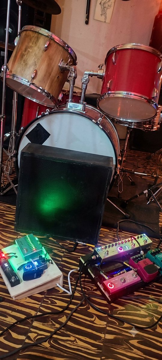 SoulriserMetal's tweet photo. 4 años.

Noche para celebrar otro año de camino compartido.

Música, amigos, charlas, recuerdos y nuevos planes.

Gracias a quienes estuvieron presentes, a quienes nos acompañan desde el comienzo y a quienes se sumaron en el camino.

Seguimos adelante.

SOULRISER

2022–2026 https://t.co/wjOxAXghw7