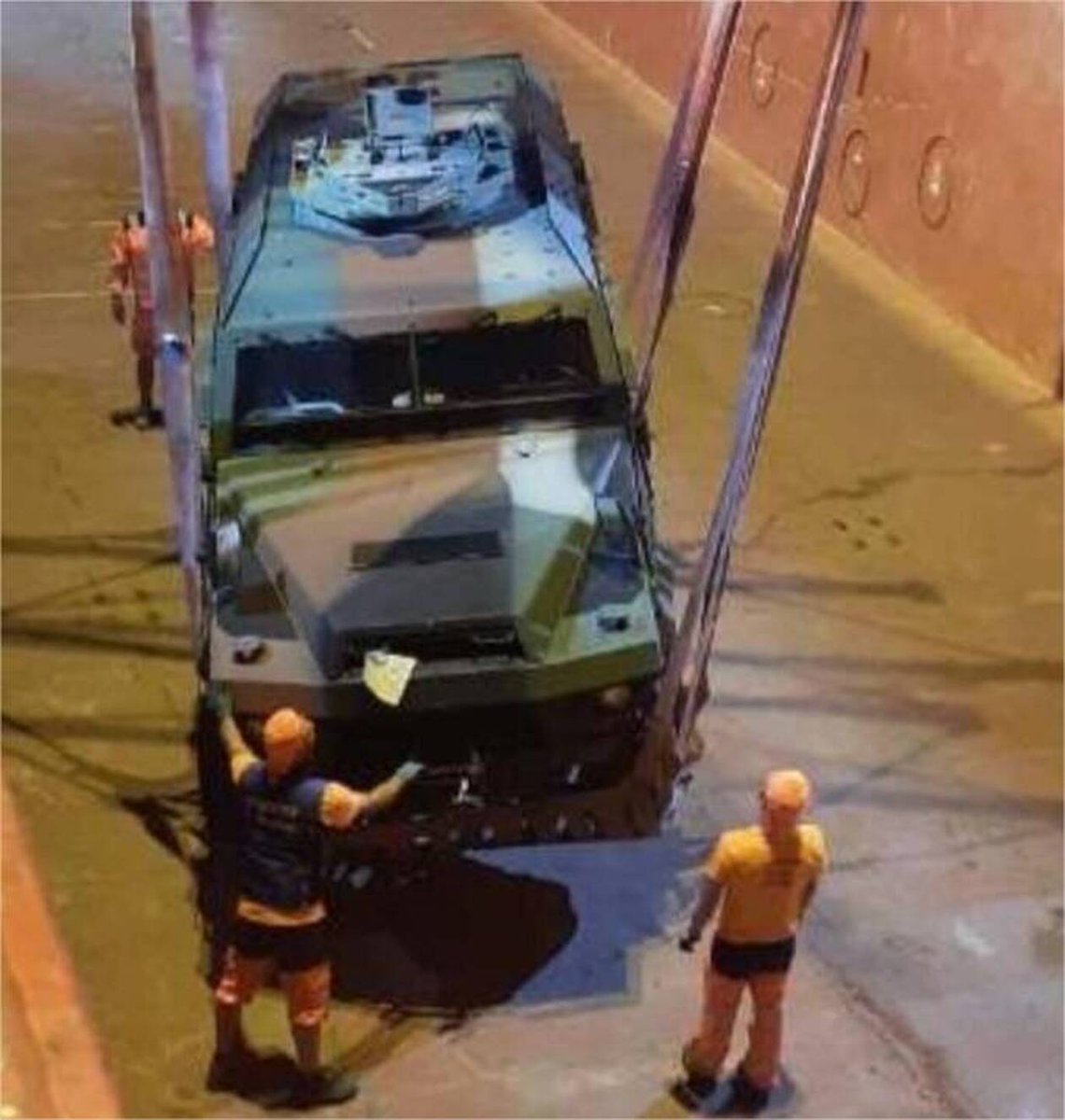 pascalbtr's tweet photo. Tiens, les #Bastion 🇦🇲 d'@Arquus_Defense ont ENCORE un autre bariolage ?! 🤔 https://t.co/XlM81Jl9sL