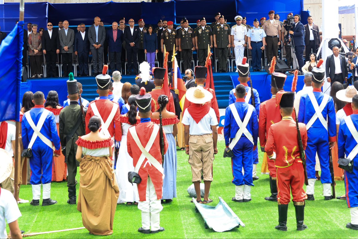 maperezpirela's tweet photo. La presidenta (E) de la República, Delcy Rodríguez, lideró este miércoles 24 de junio los actos conmemorativos por los 205 años de la Batalla de Carabobo y el Día del Ejército Bolivariano. 

La actividad se desarrolló en el Patio de Honor de la Comandancia General del Ejército Bolivariano.  

La mandataria (E) estuvo acompañada por el presidente de la Asamblea Nacional (AN), Jorge Rodríguez; por los ministros para Relaciones Interiores, Justicia y Paz, Diosdado Cabello; y para la Defensa, Gustavo González López; así como por el comandante estratégico operacional de la Fuerza Armada Nacional Bolivariana, Rafael Prieto.
