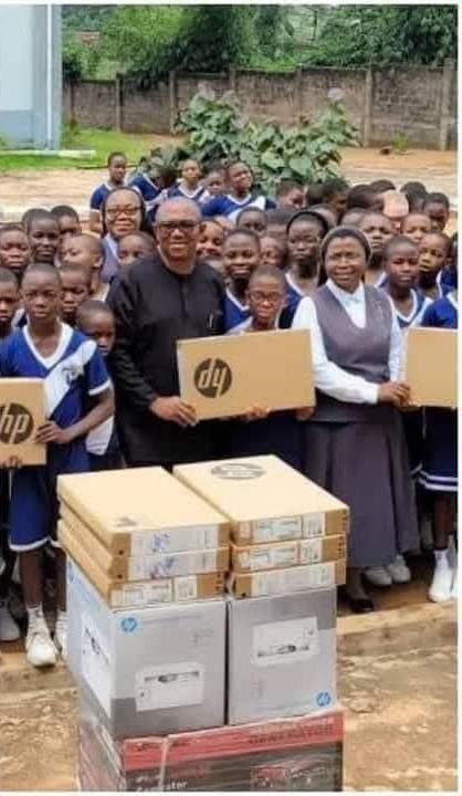 SarautaMaryam's tweet photo. The day someone shows me evidence of Tinubu empowering citizens rather than extracting from them, I'll gladly reconsider my criticism.

Until then...👩🏽‍🦯👩🏽‍🦯👩🏽‍🦯 https://t.co/89BFMwBfc6