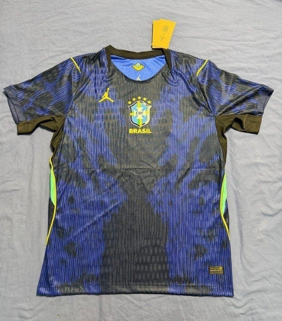 Loki_Story_'s tweet photo. 🇧🇷Já já o Brasl tá em campo, um jogo que decidirá o seu futuro, QUEM AÍ TÁ ANSIOSO? Vale passar o tempo conferindo a qualidade do nosso MANTO

⚽️BRASIL 2026/27 - Edição de Copa do Mundo 
👕Tailandesa 1.1 - Modelo I e II - Jogador e Torcedor 

🛒Shopee:
Jogador: https://t.co/7wZBFblgQ0

Torcedor: https://t.co/5Z5KIeDFPf