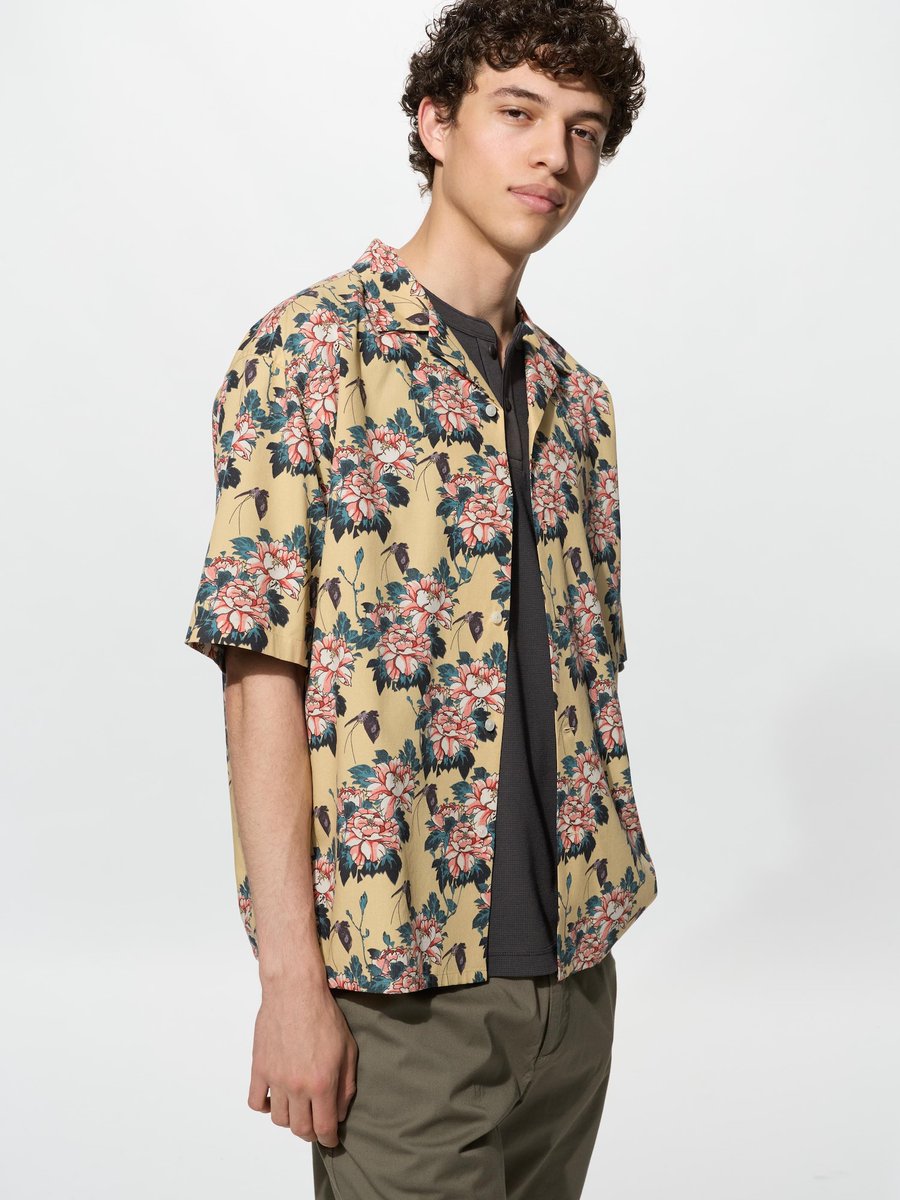 styling_tinder's tweet photo. ユニクロ×伊藤若冲 オープンカラーシャツ

江戸時代中期に活躍した天才絵師の絵をプリントしており、¥2,990とは思えないクオリティ

これからの時期に1枚欲しいアイテム https://t.co/ao00hbXbU6