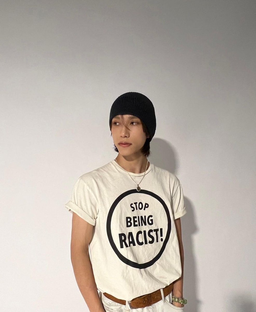 satokeigoz's tweet photo. ppl saying “why don’t idols ever wear anything supportive by accident” but these exist https://t.co/Sotnjz3gBo